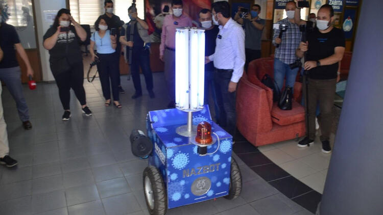 Aydın'da Kovid-19 ile mücadele için geliştirilen yerli robot tanıtıldı