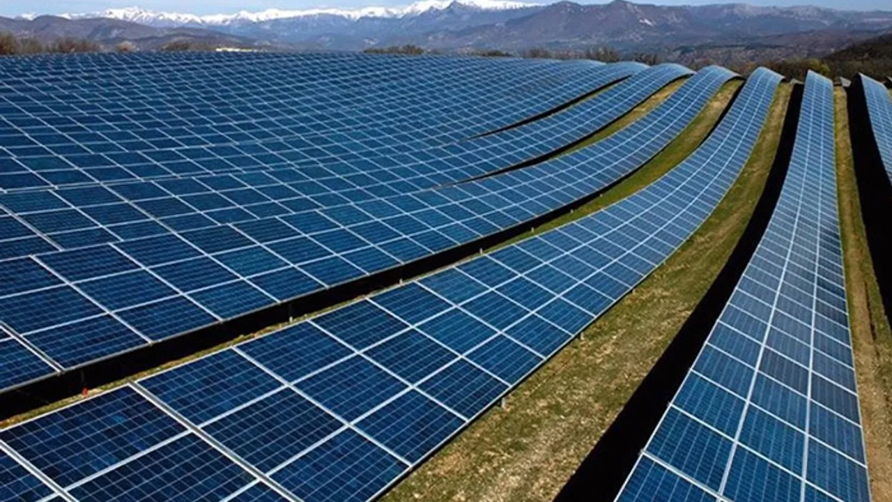 Bakan Dönmez: Türkiye güneş paneli üretiminde dünyada 3. sırada yer alıyor