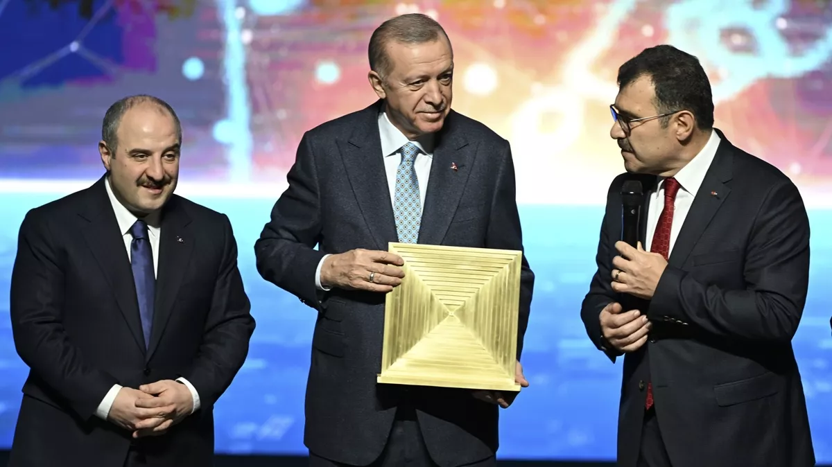 Başkan Erdoğan'a takdim edildi! Yerli imkanlarla üretildi! Kilogramı 388 bin dolar