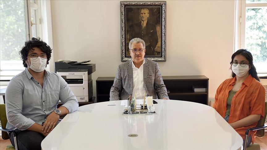 Ege Üniversiteli  öğrencilerinden yerli PCR test cihazı projesi