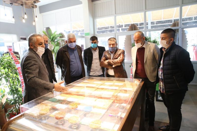 Hatay'ın Reyhanlı ilçesinde yerli tarım ürünlerinin satılacağı marketin açılışı gerçekleştirildi