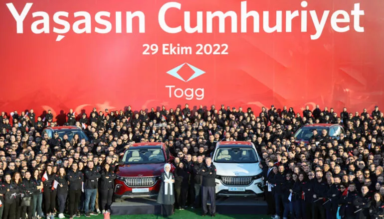 İlk yerli otomobil banttan indi! Cumhurbaşkanı Erdoğan Togg'un direksiyonunda