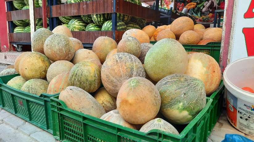 Mardin'in marka kavunu tezgahlarda yerini aldı