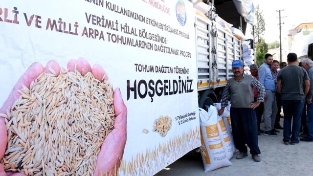 Mersin'de çiftçilere 43 ton yerli ve milli arpa tohumu dağıtımına başlandı