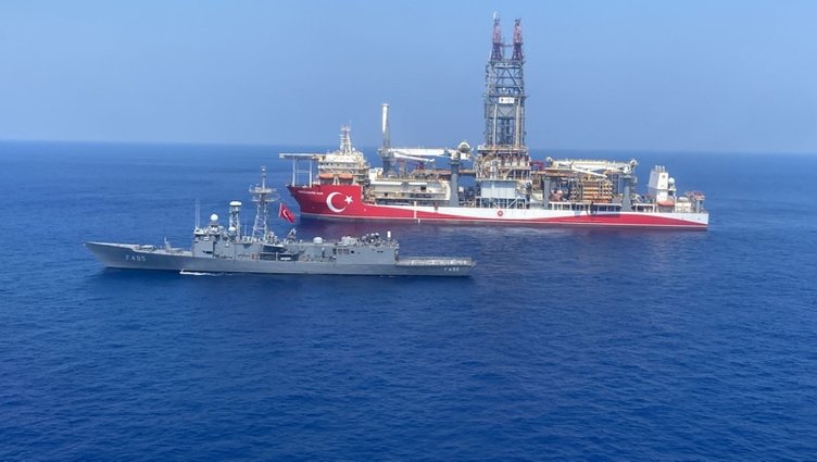 Türkiye'nin 4. sondaj gemisi Abdülhamid Han'a Deniz Kuvvetleri refakat ediyor