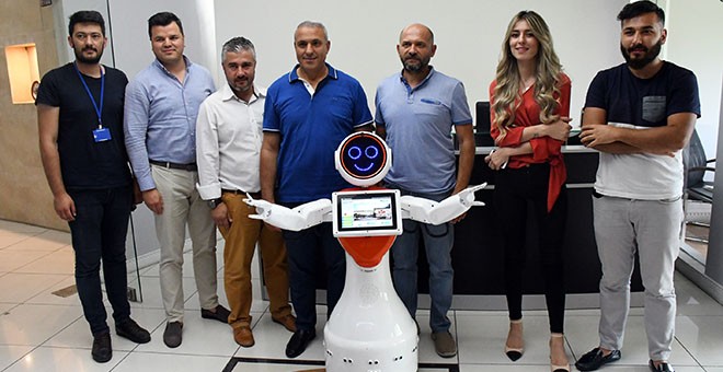 Türkiye’nin ilk yerli ve milli insansı robotu Kemer Belediyesi’nde