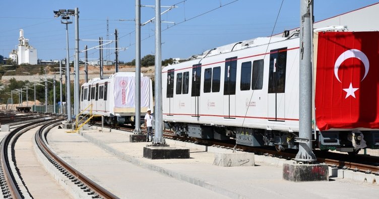 Türkiye'nin ilk yerli ve milli sürücüsüz metro aracı raylara indi