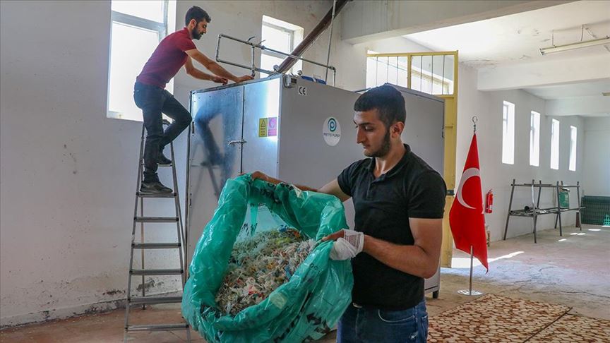 Van'da plastik çöpleri motorine dönüştüren makine üretiliyor